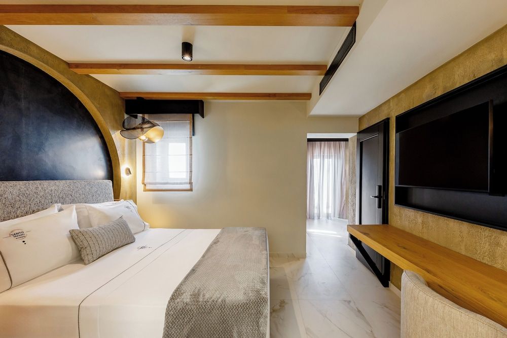 Deluxe Suite with Outdoor Jetted Tub