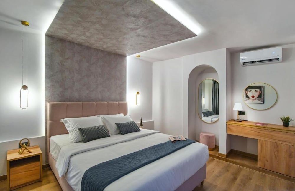 CITYLUXE Suite with Indoor Jacuzzi