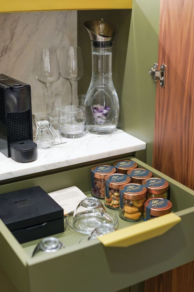 Anthology of Athens, a member of The Leading Hotels of the World Junior Suite with view to Aeropagitou Street 7