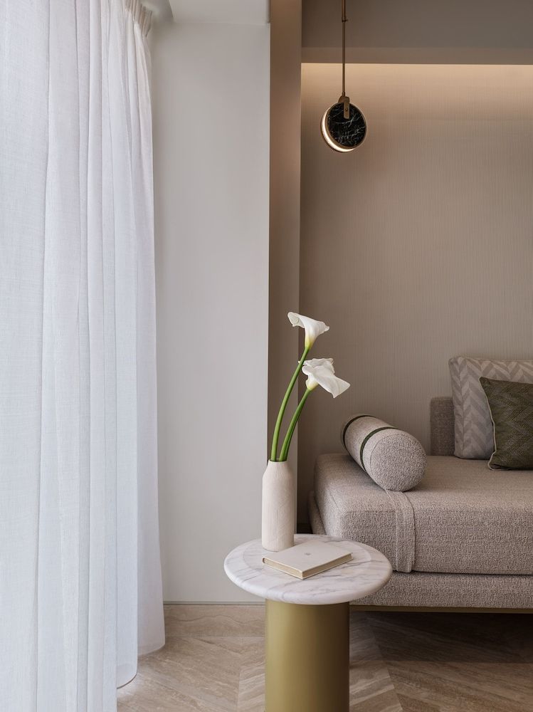 Anthology of Athens, a member of The Leading Hotels of the World Junior Suite with view to Aeropagitou Street 8