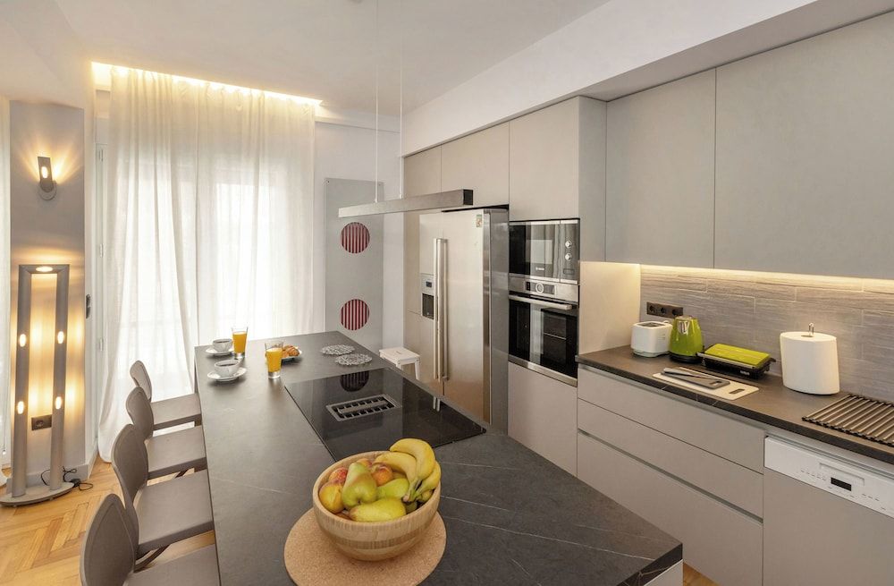 Well-designed apartment by the Acropolis