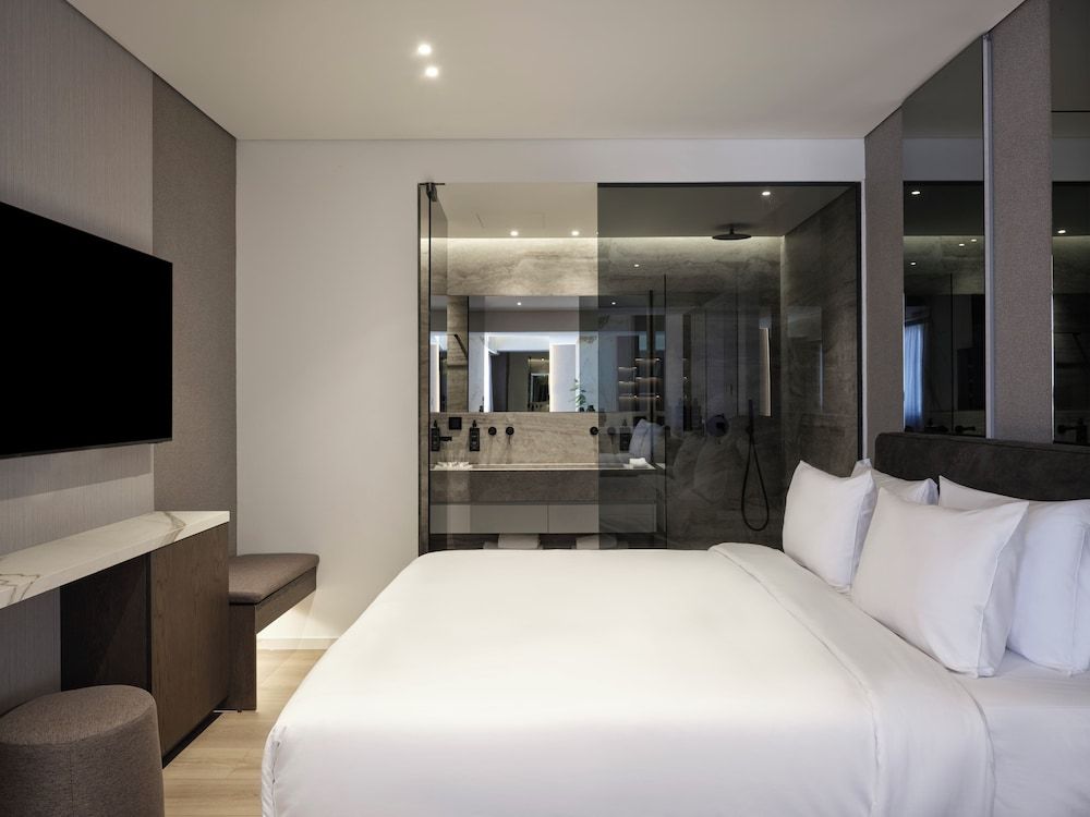 Acropolis Superior King Room