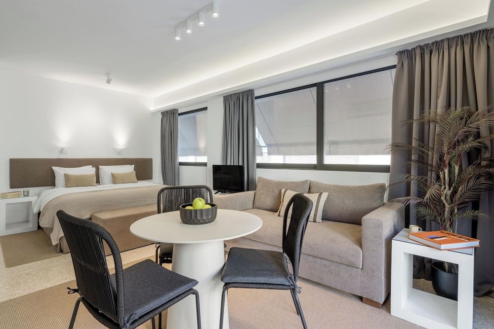 Momo Suites, Acropolis by Aura Homes C