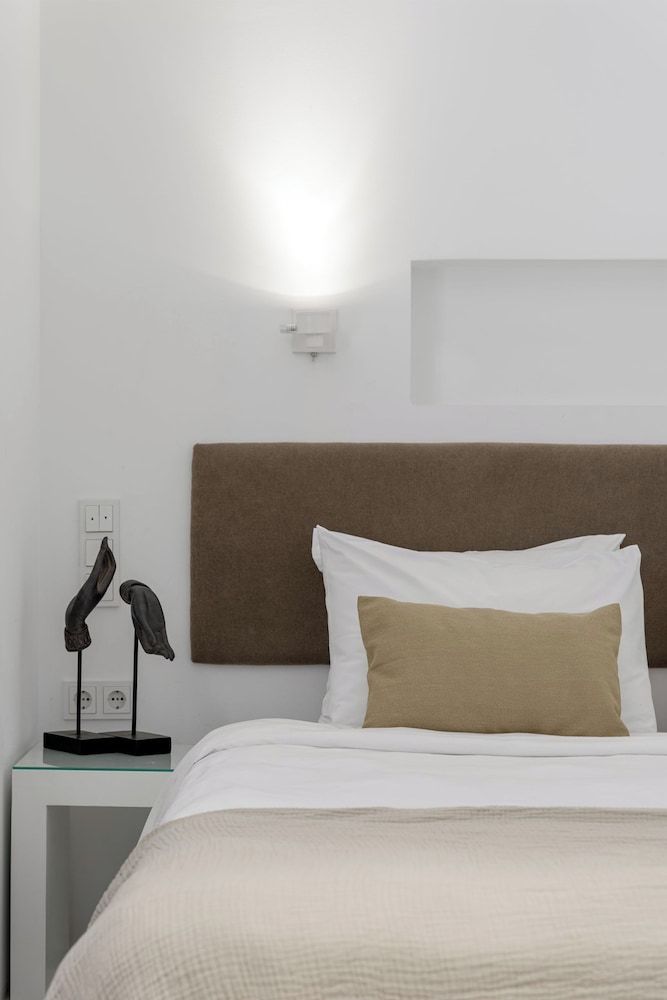 Momo Suites, Acropolis by Aura Homes B