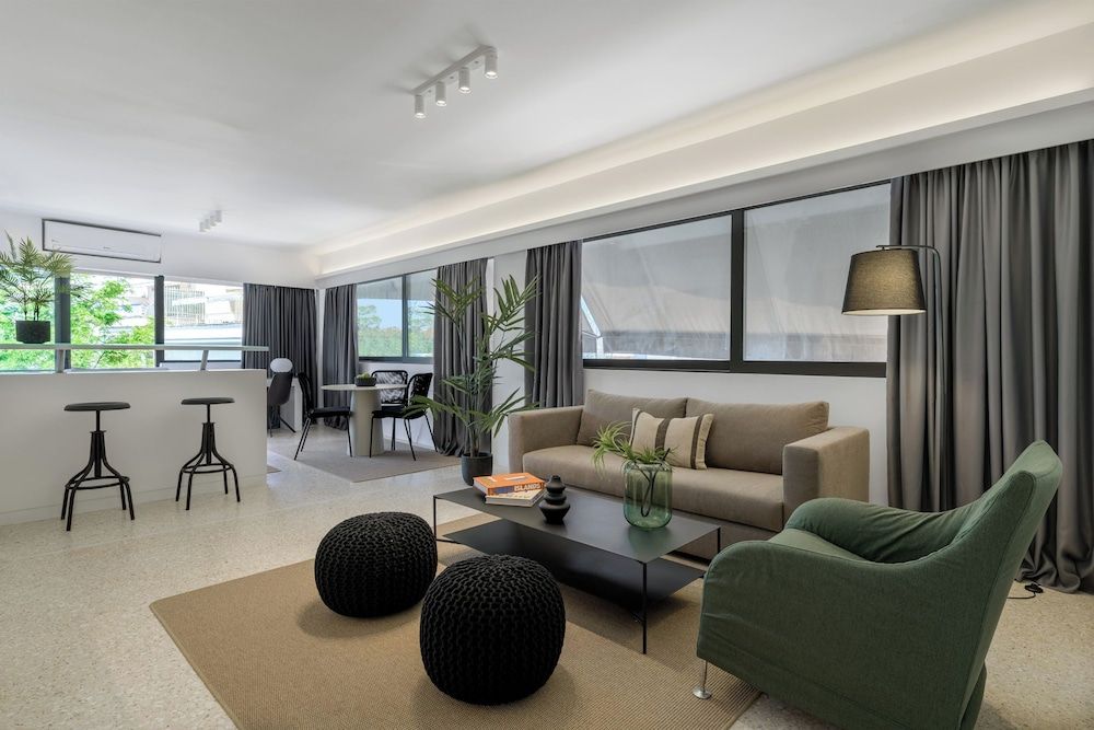 Momo Suites, Acropolis by Aura Homes A
