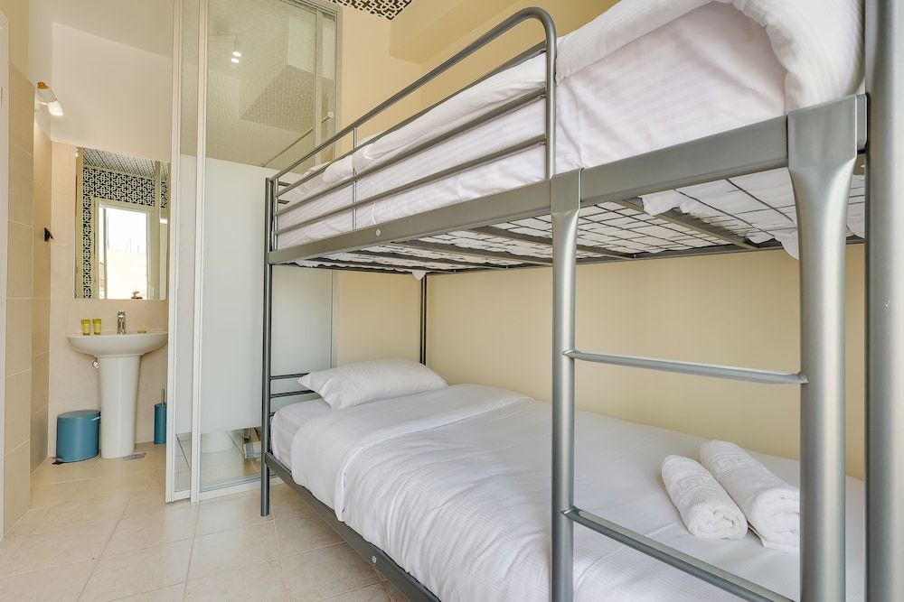 7ATHENS Basic Twin Room 3