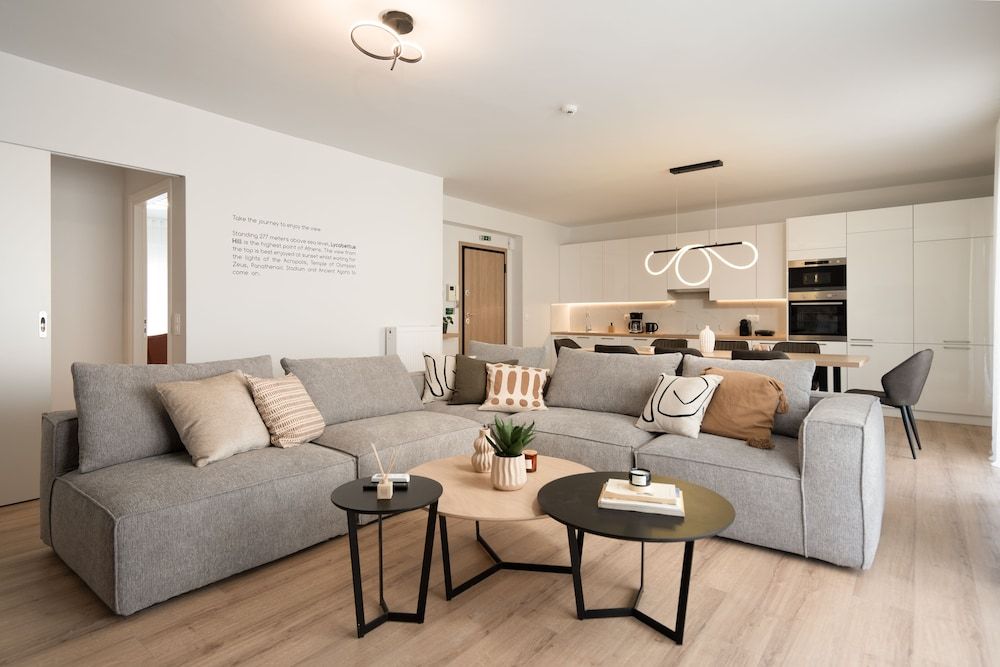 Deluxe Apartment (Athens Hills C)