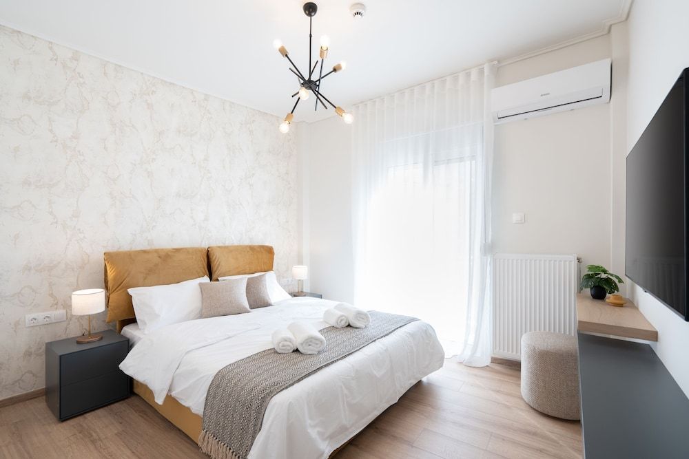 Executive Apartment (Athens Hills E)