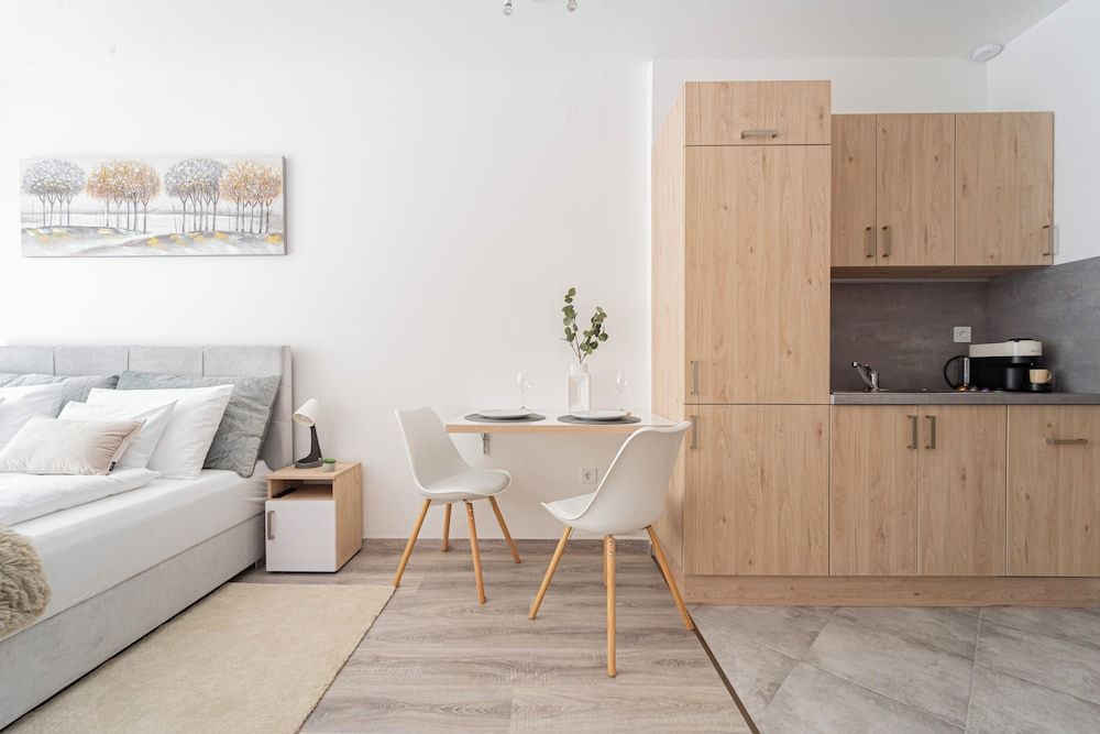 WestSide Garden Apartments by Urbanrent Basic Studio 16