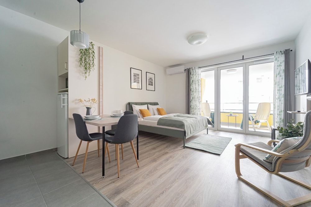 WestSide Garden Apartments by Urbanrent Basic Studio 13