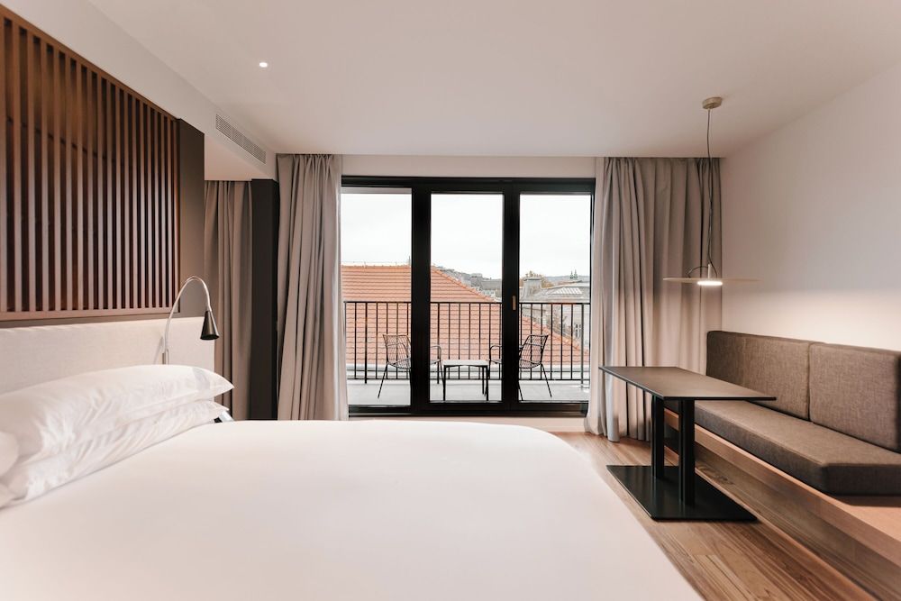 Deluxe, Queen or 1 Twin, Terrace