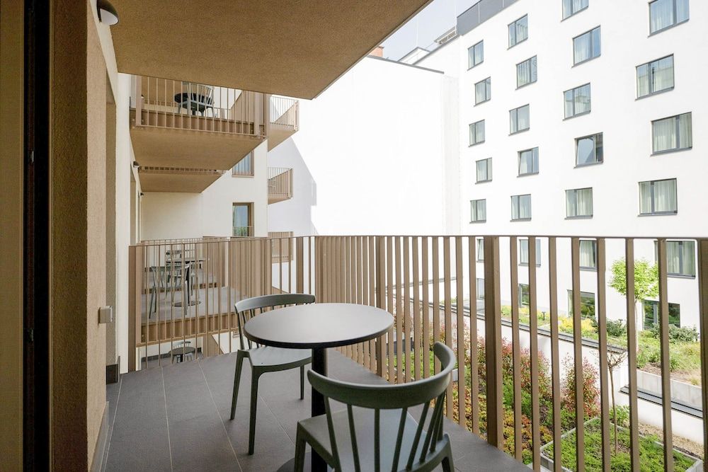 limehome Budapest Mosonyi u. 4 One-Bedroom Suite with balcony 5