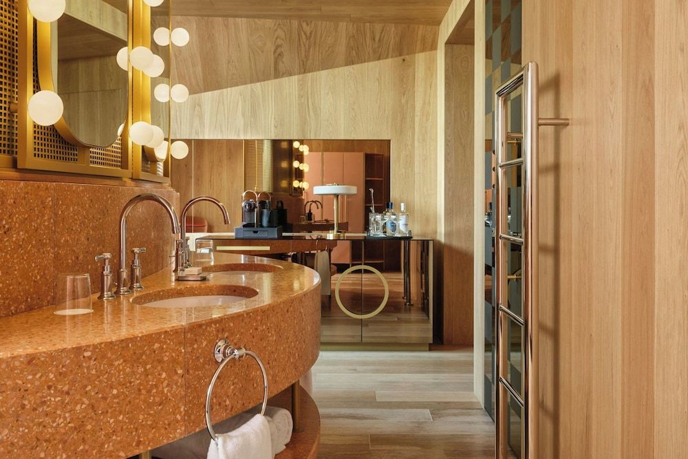 W Budapest Cozy King Room, City View 3