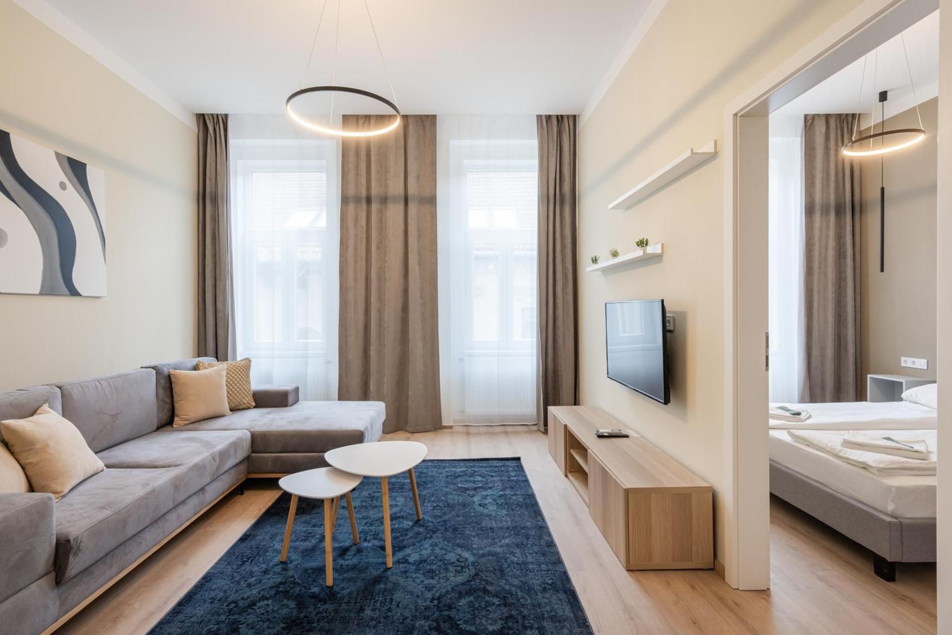 DELUXE APARTMENT