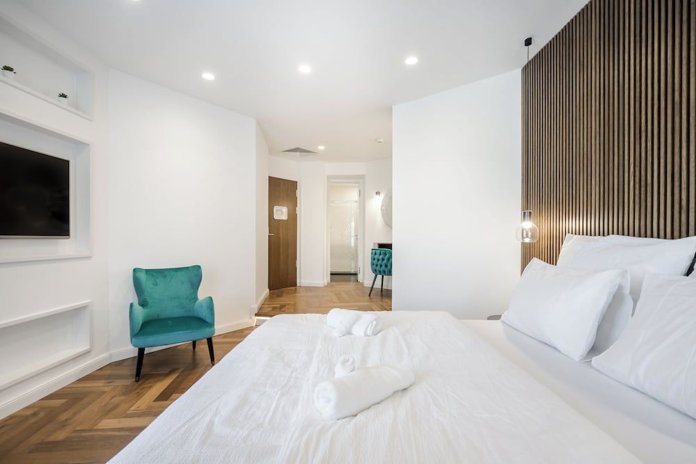 Budapest Eye Boutique Suites by BQA Superior Room 3