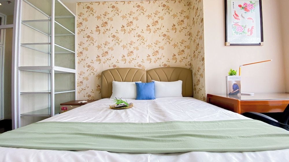 Modern Look 2Br At Lucky Tower Residence Apartment