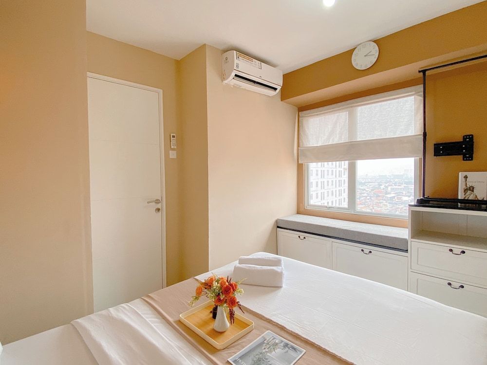Warm And Homey 2Br Bassura City Apartment Apartment 2