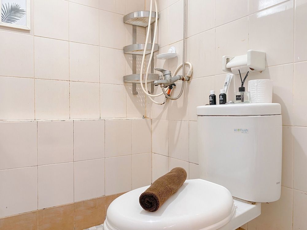 Warm And Homey 2Br Bassura City Apartment Apartment 8