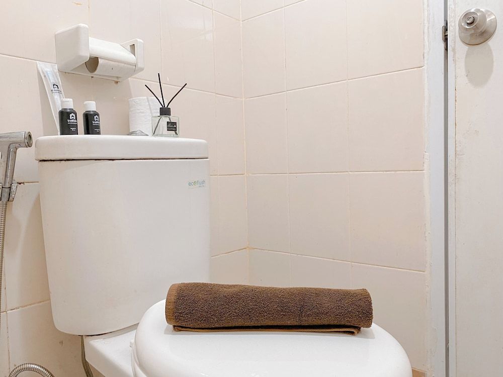 Warm And Homey 2Br Bassura City Apartment Apartment 9