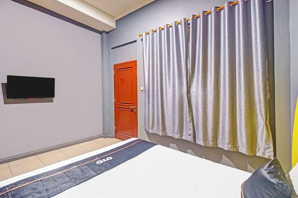 Collection O Tanah Abang Near Stasiun Tanah Abang Formerly Hotel Bimo Slipi Deluxe Double Room 10