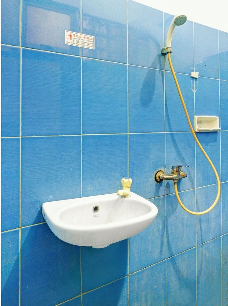 Collection O Tanah Abang Near Stasiun Tanah Abang Formerly Hotel Bimo Slipi Deluxe Double Room 8