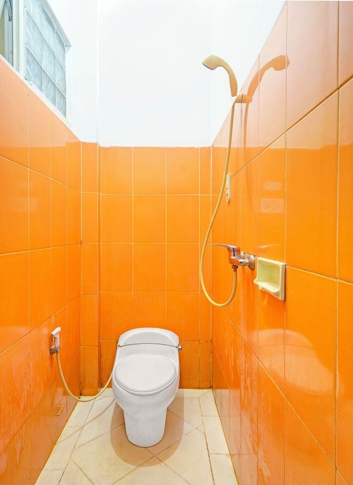 Collection O Tanah Abang Near Stasiun Tanah Abang Formerly Hotel Bimo Slipi Deluxe Double Room 9