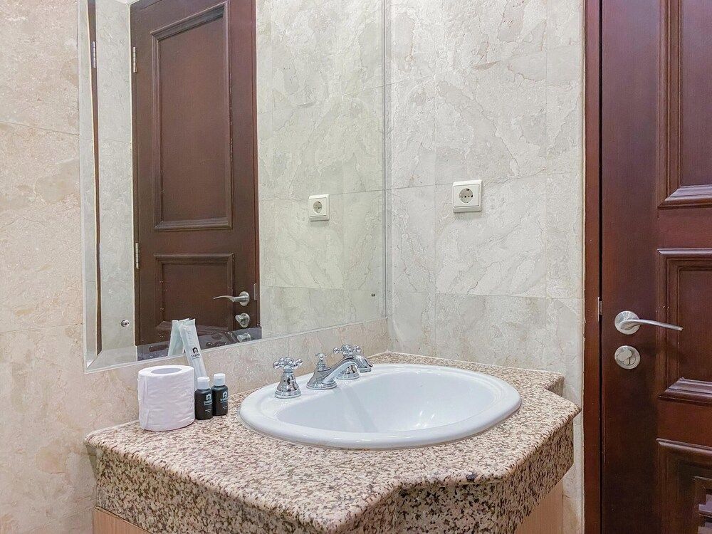 Spacious And Modern Look 3Br Bellezza Apartment Deluxe Apartment 14