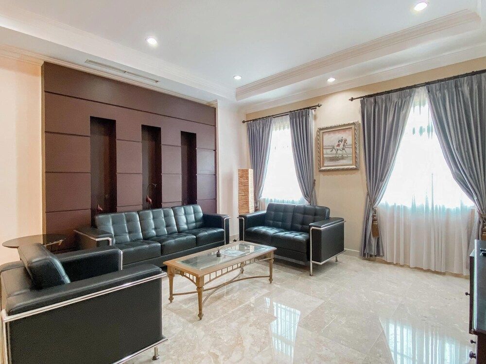 Spacious And Modern Look 3Br Bellezza Apartment Deluxe Apartment 23