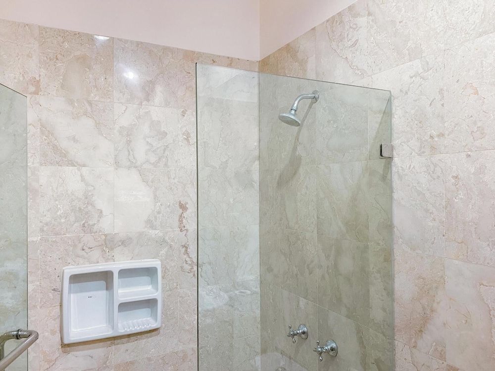 Spacious And Modern Look 3Br Bellezza Apartment Deluxe Apartment 16