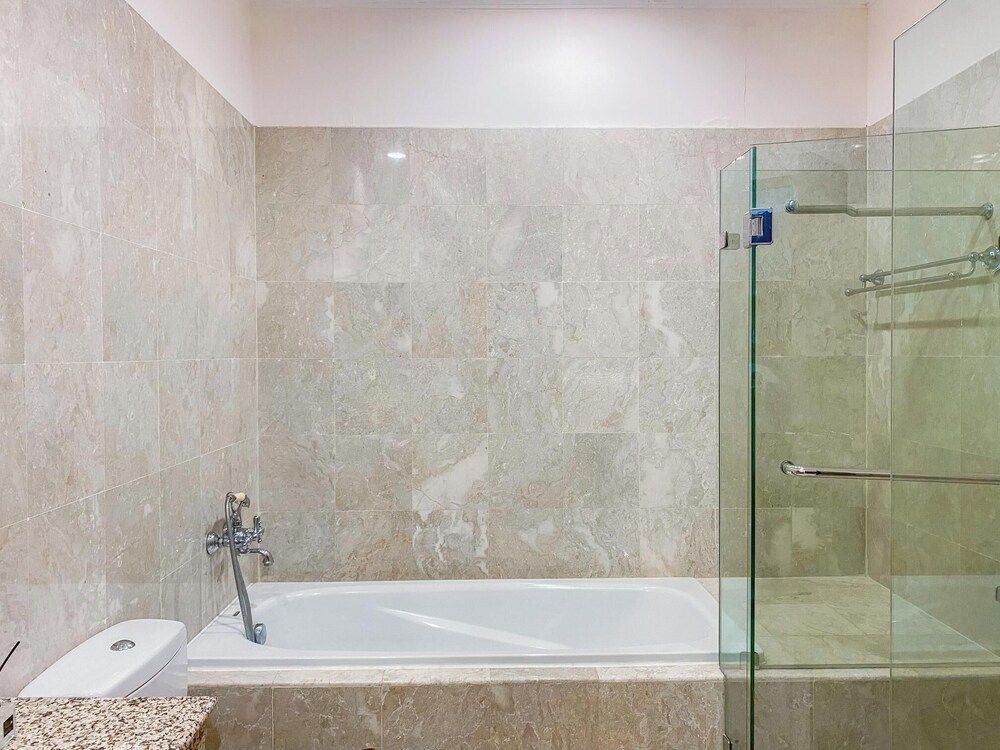 Spacious And Modern Look 3Br Bellezza Apartment Deluxe Apartment 19