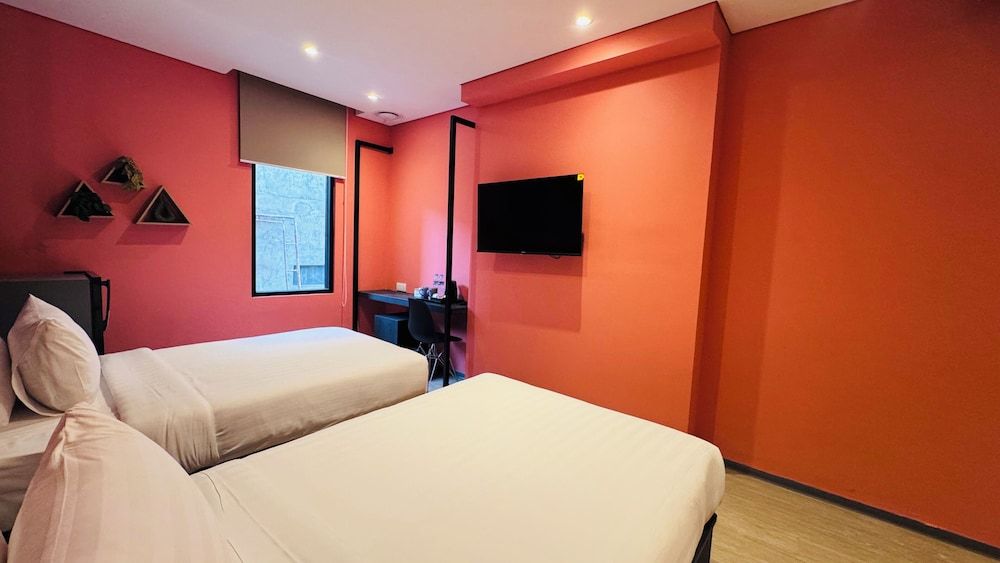 Yellow Bee Resort Cililitan Superior Twin 3