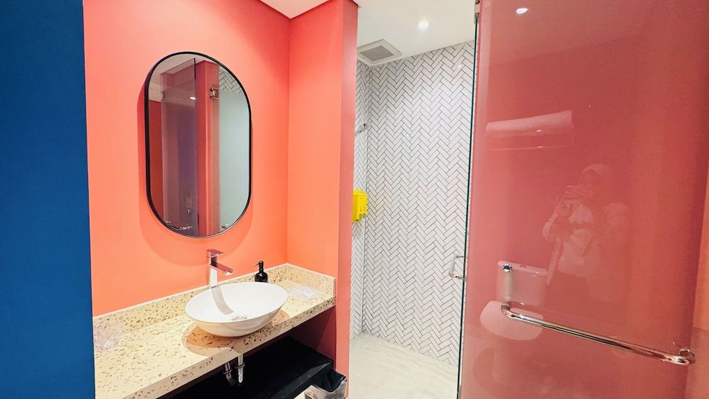 Yellow Bee Resort Cililitan Superior Twin 6