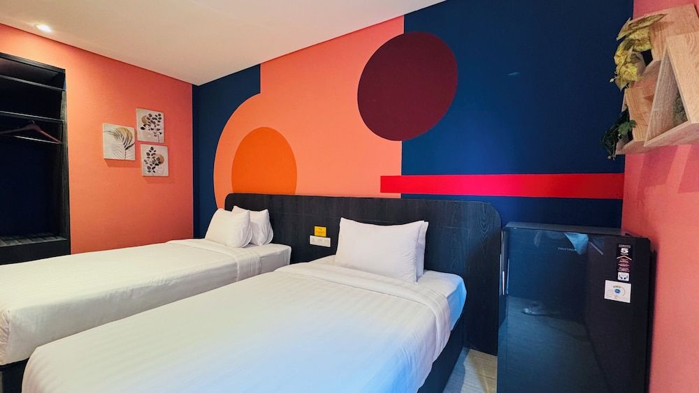 Yellow Bee Resort Cililitan Superior Twin 2