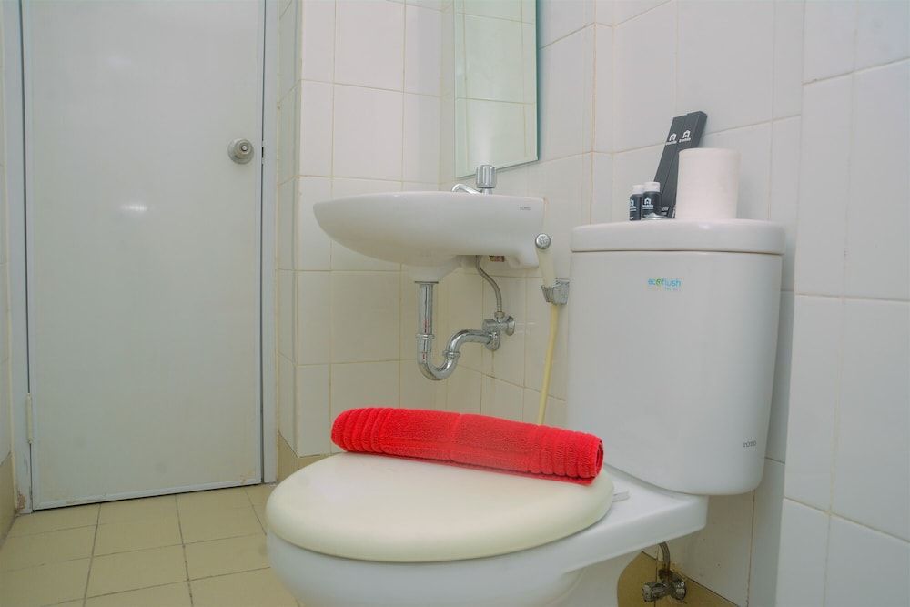 Best Deal 3BR Apartment Bassura City near Shopping Center Room 4