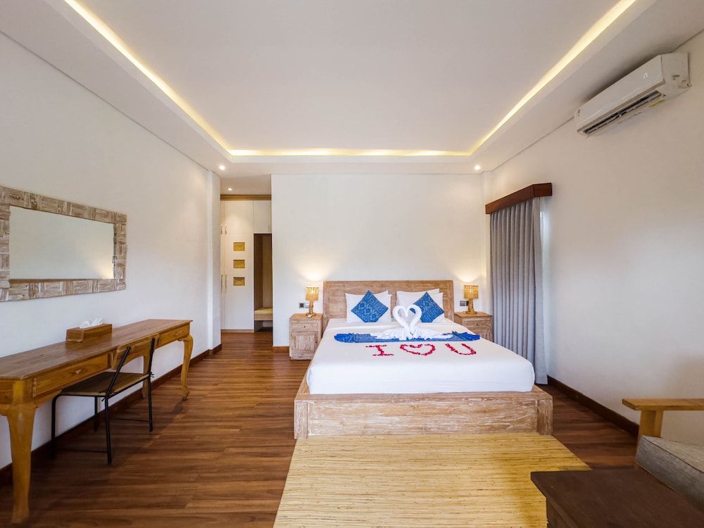 Suite, Pool View
