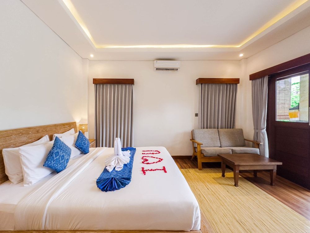 Suite, Pool View