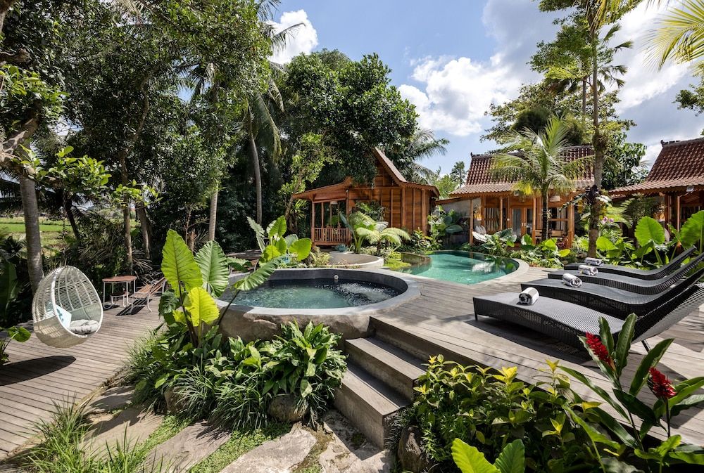 Berlima Wooden Lodge by Pramana Villas