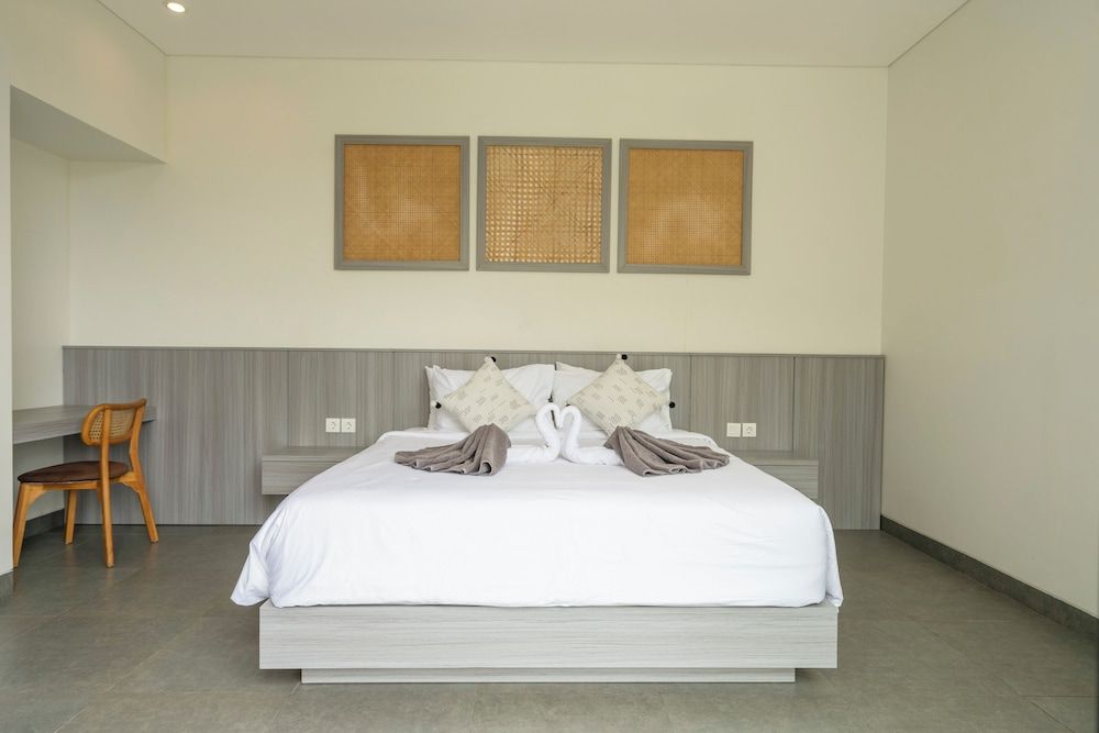 Villa Gantari by GORO Grand Villa, 3 Bedrooms, Pool View 2