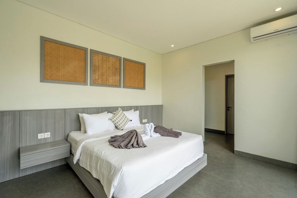 Villa Gantari by GORO Grand Villa, 3 Bedrooms, Pool View 6