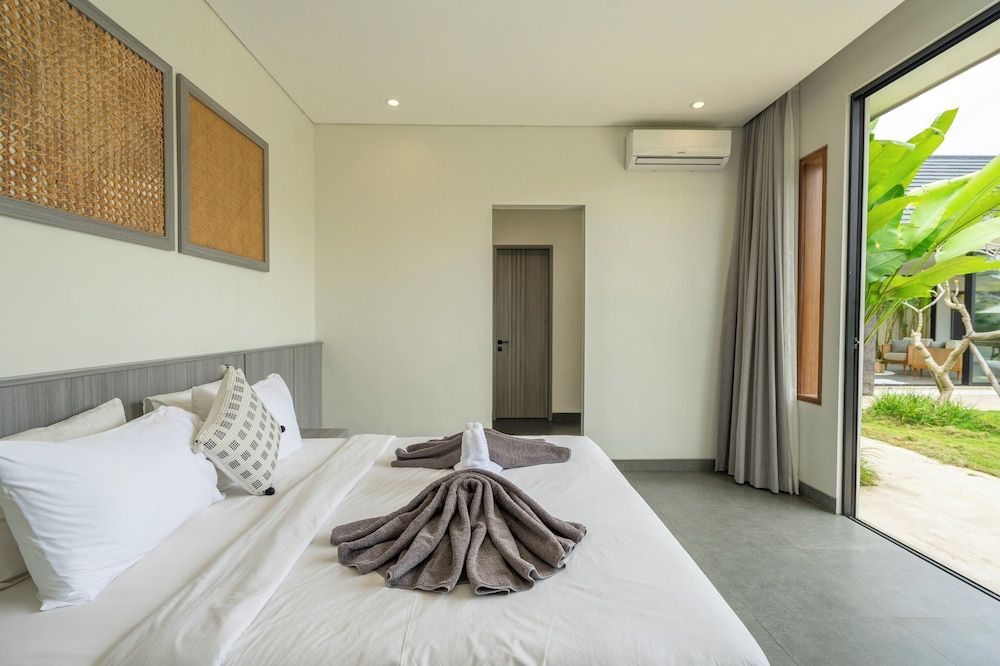 Villa Gantari by GORO Grand Villa, 3 Bedrooms, Pool View 5