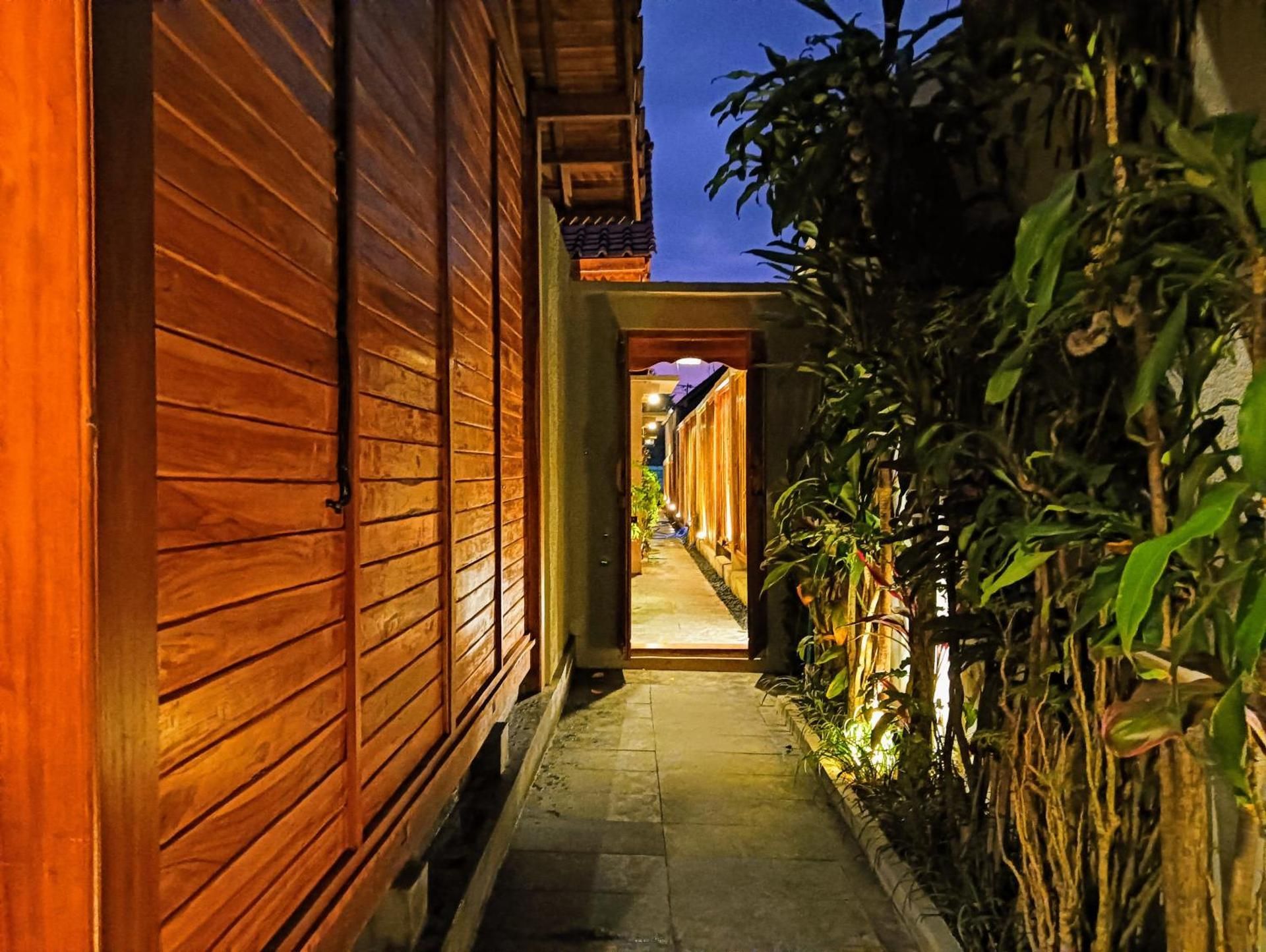 Ngesil Private Joglo & Pool