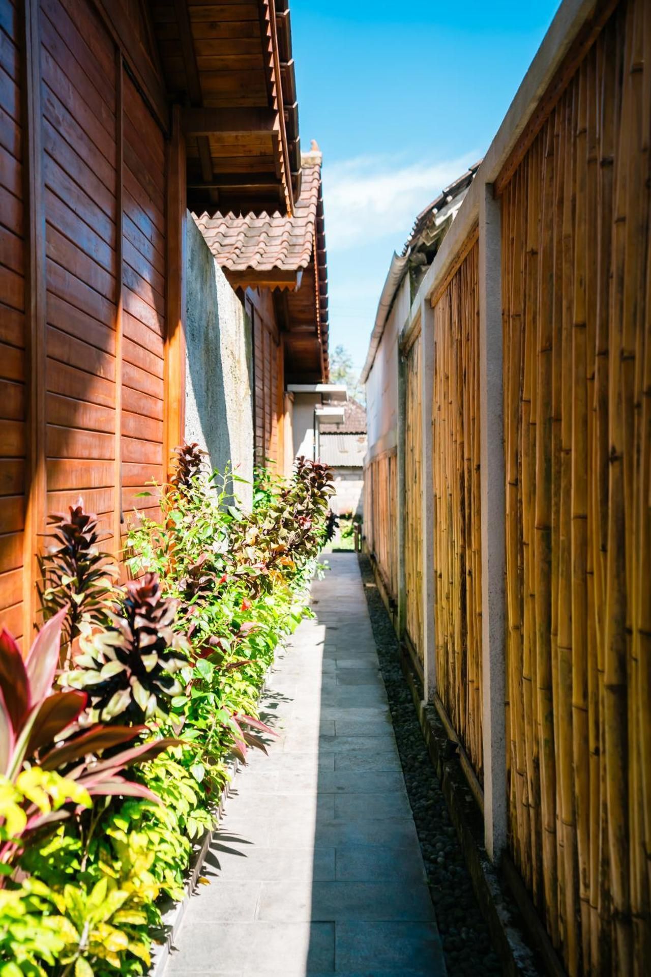 Ngesil Private Joglo & Pool