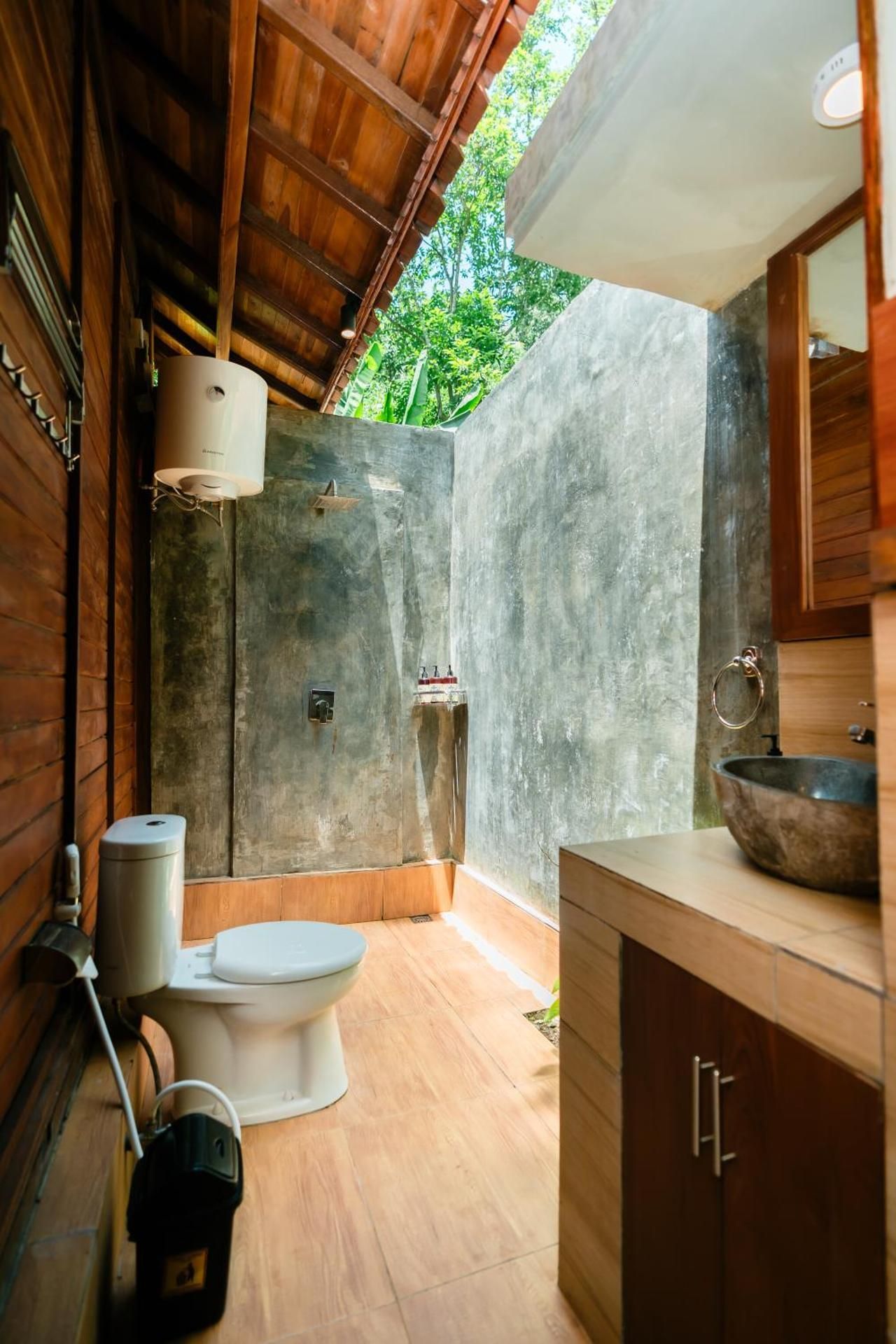 Ngesil Private Joglo & Pool