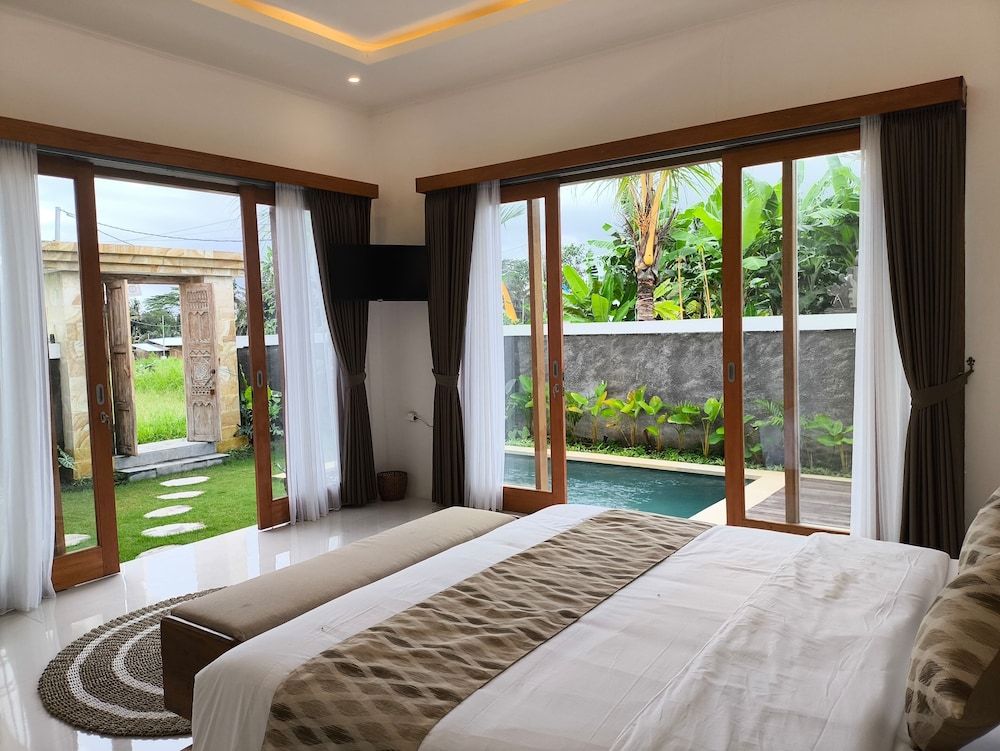 Luxury Villa, Pool View