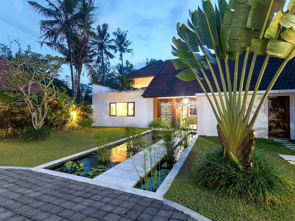 Villa Candi Kecil Empat
