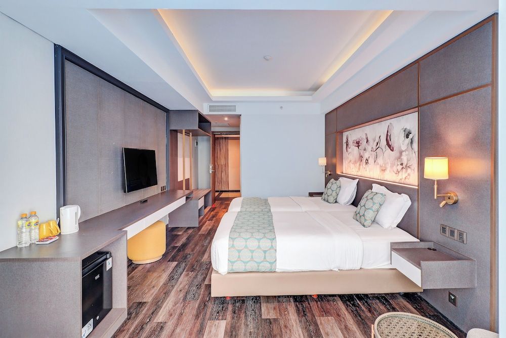 Suite Twin with Pool Access