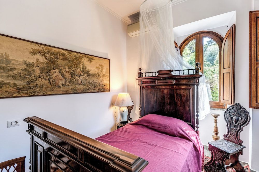 Basic Single Room, Garden View
