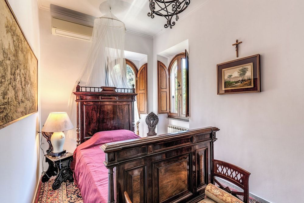 Basic Single Room, Garden View