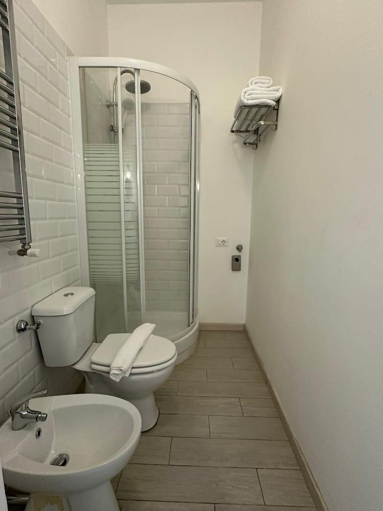 Bed&BikeRome ANGELICO Deluxe Double Room, 1 Queen Bed, Non Smoking, Private Bathroom 5