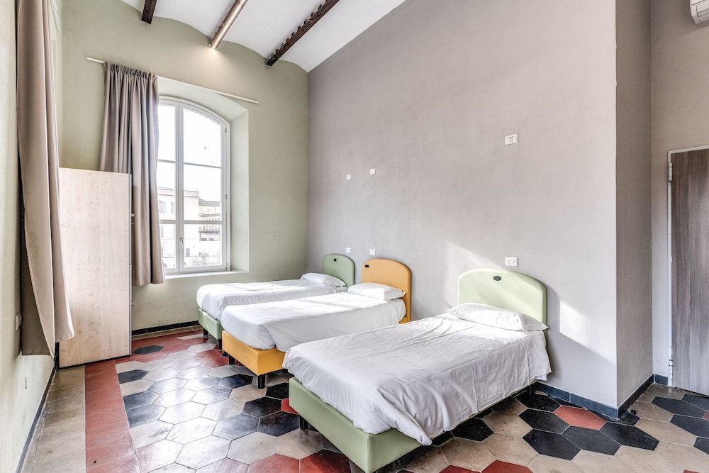 Basic Triple Room with Shared Bathroom